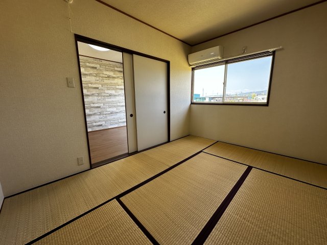 メゾンタカギの居間写真