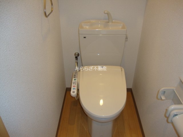 収納　シャワー付トイレ