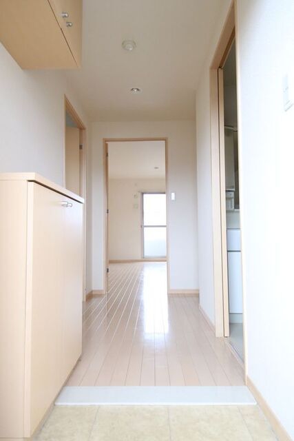 玄関　※別室の参考写真の為、現況優先です。