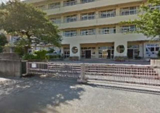 小学校　愛川町立菅原小学校（小学校）まで819m