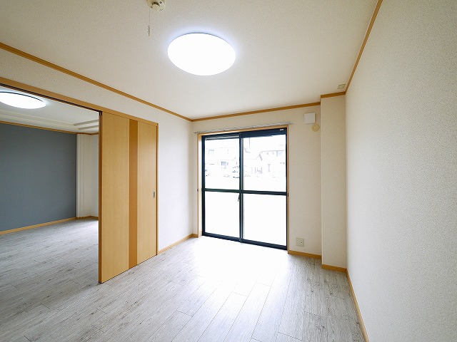 その他部屋・スペース　開放的な寝室です