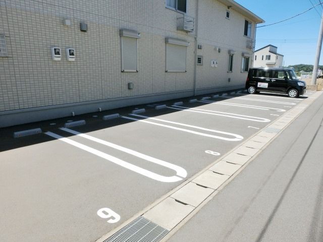 駐車場　敷地内駐車場あります