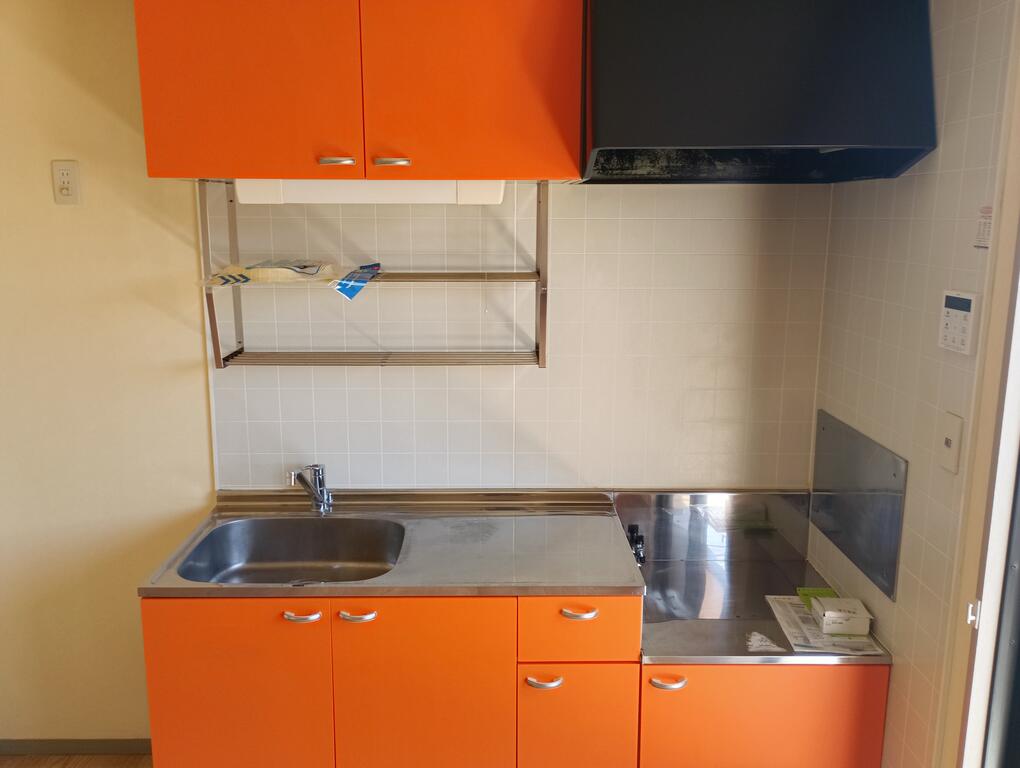 キッチン　DK7帖　オレンジ色のキッチンがステキでしょ？