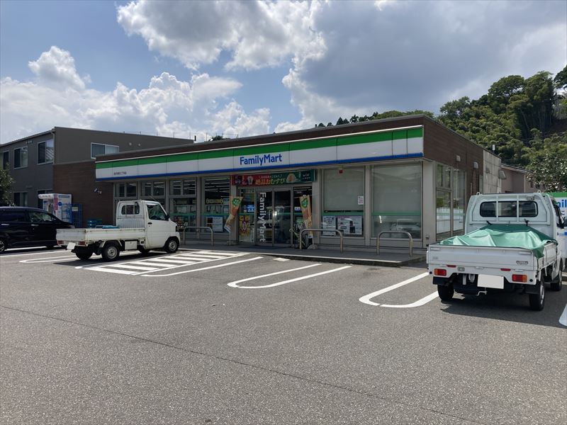 コンビニ　ファミリーマート金沢旭町三丁目店（コンビニ）まで214m