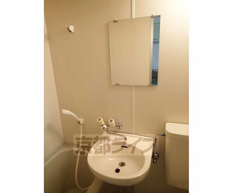 洗面設備　清潔間あります。