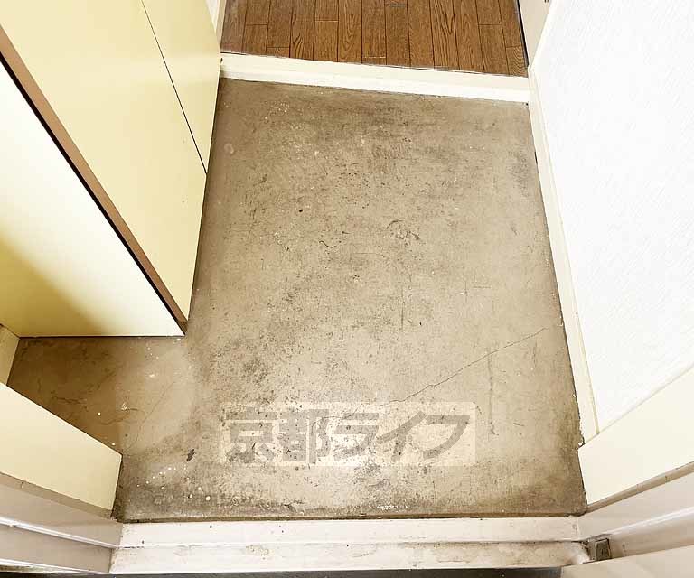 玄関　出入りに十分なスペースを確保した玄関です。