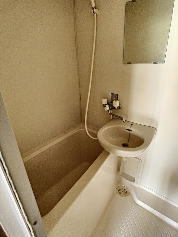 バス・シャワールーム　103号室の写真です。