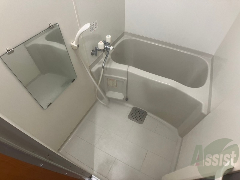 バス・シャワールーム　お風呂になります。一日の疲れを癒してくださいね。