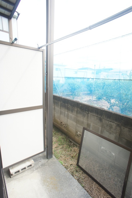 バルコニー　お天気のいい日は外干しもできますね！！