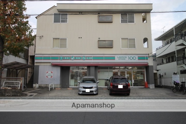 コンビニ　ローソンストア１００中川助光店（コンビニ）まで321m