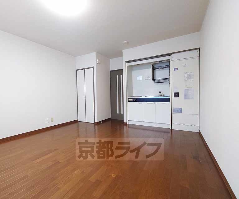 居室・リビング　落ち着いた雰囲気のお部屋です