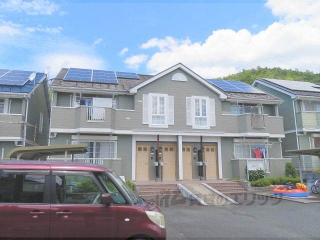 福知山市駒場新町のアパートの建物外観