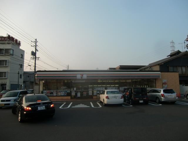 コンビニ　セブンイレブン（コンビニ）まで730m