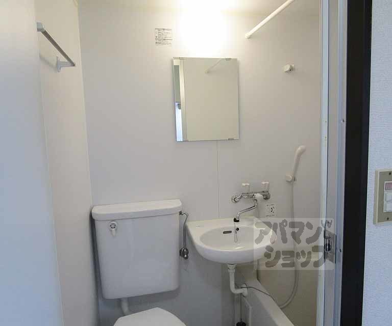 洗面設備　３０１号室の写真です。