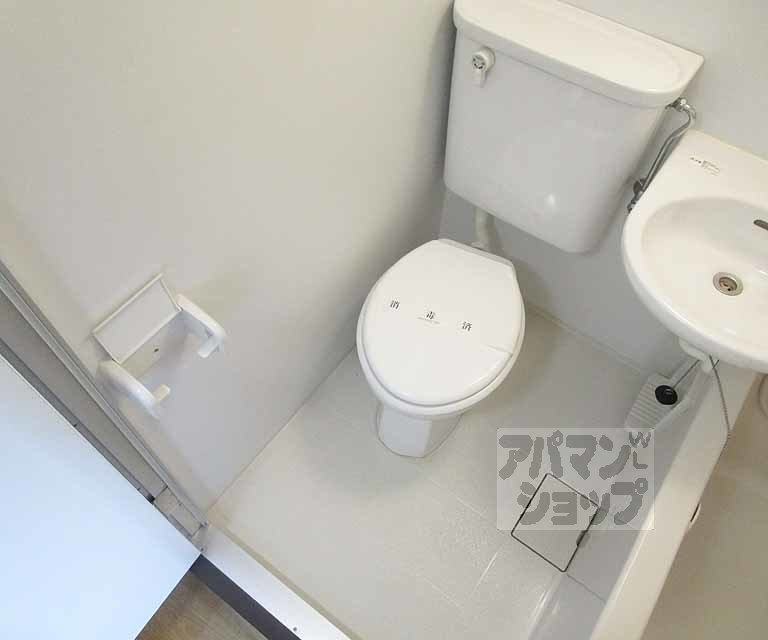 トイレ　３０１号室の写真です。