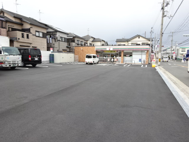 コンビニ　セブンイレブン堺上店（コンビニ）まで586m