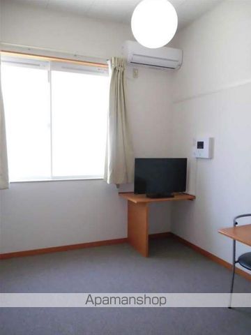 レオパレスフランボワーズ Aの居間写真