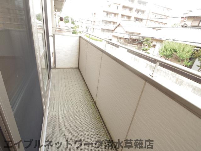 バルコニー　バルコニーからの眺めを楽しみながら食事をしませんか