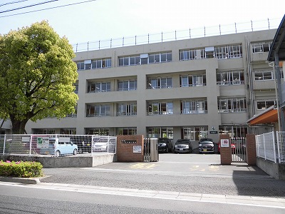 小学校　高知市立はりまや橋小学校（小学校）まで627m