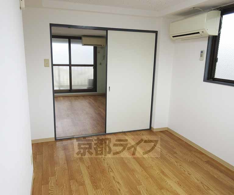 居室・リビング　６帖の洋室です。