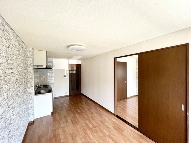 居室・リビング　出窓あります