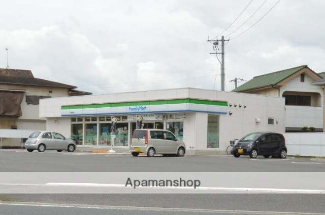 コンビニ　ファミリーマート（コンビニ）まで1469m