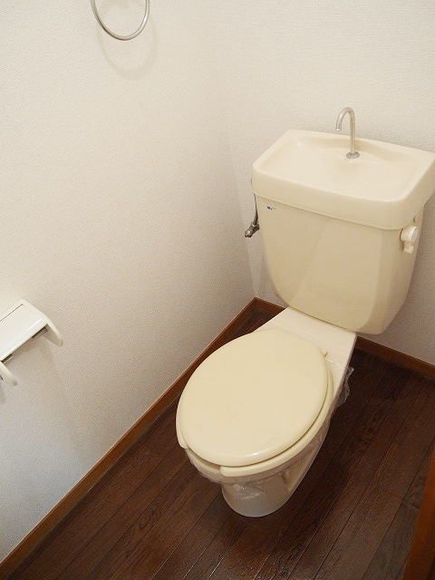 【半田市横川町のアパートのトイレ】