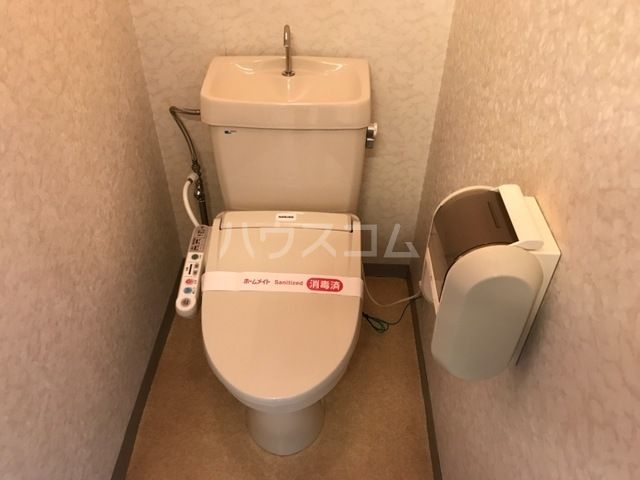 【半田市亀崎高根町のアパートのトイレ】
