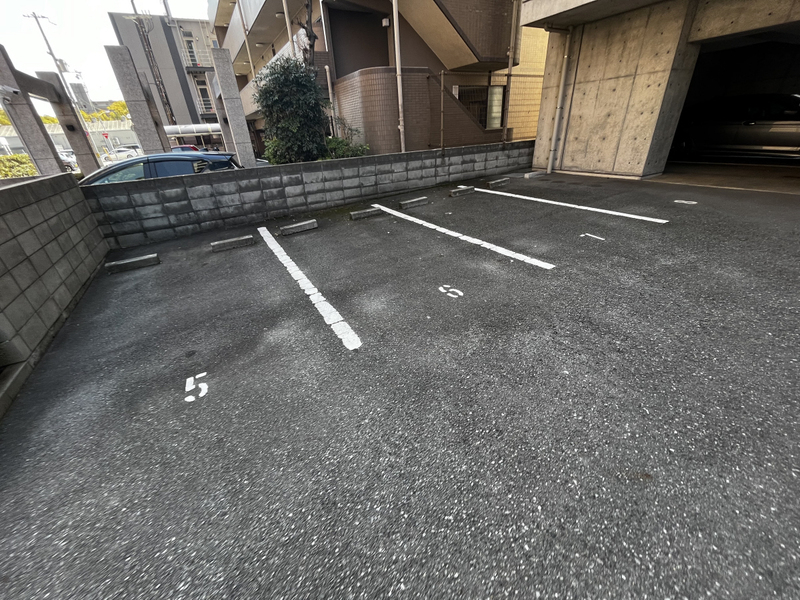【姫路市佃町のマンションの駐車場】