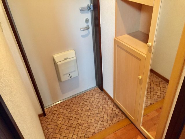 玄関　収納もある玄関です