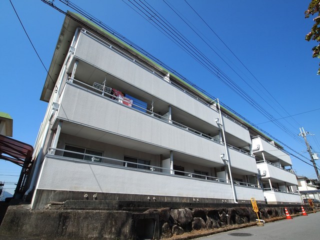 松井マンションの建物外観
