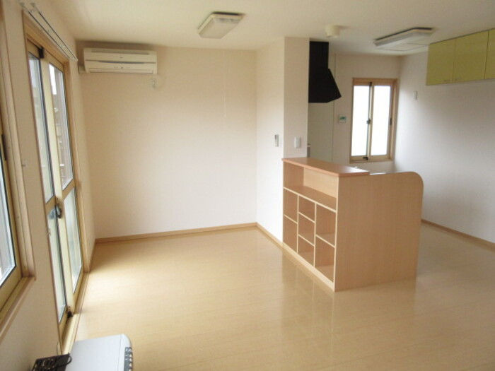 COMFORT RESIDENCE IIの居間写真