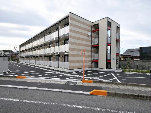 レオパレスコンファーレ四日市の建物外観