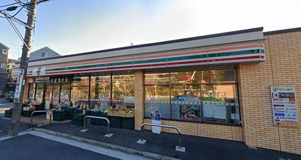 コンビニ　セブンイレブン横浜菊名3丁目店（コンビニ）まで298m