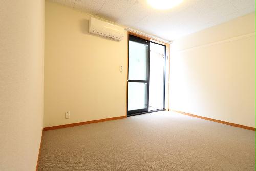 眺望　各部屋にエアコン１機は完備しております。