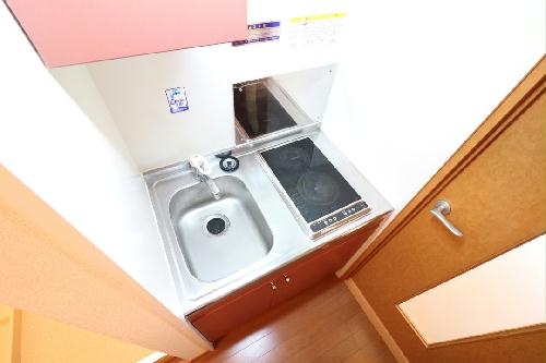 キッチン　お掃除らくらくの２口ラジエントヒーターを採用