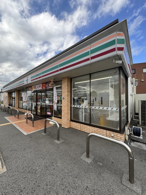 コンビニ　セブン－イレブン　播磨東本荘店（コンビニ）まで525m