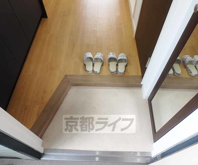 【京都市山科区椥辻平田町のマンションの玄関】