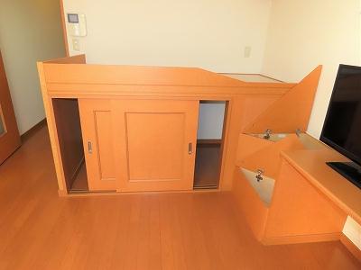 収納　ベッド下、階段下は大容量収納！