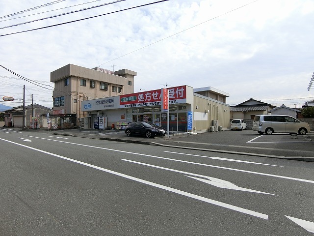 ドラックストア　ウエルシア薬局富士中央病院前店（ドラッグストア）まで717m