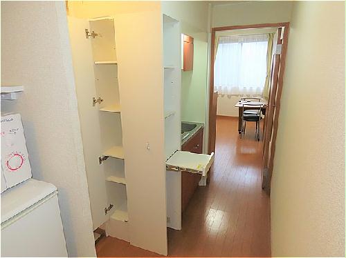 キッチン　キッチン周りも収納が豊富です