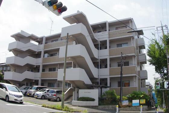 横浜市青葉区松風台のマンションの建物外観