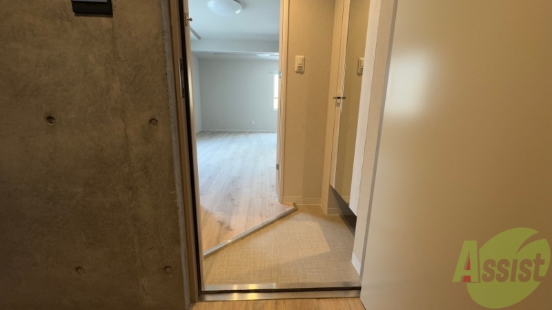 玄関　玄関の様子です。明るい印象ですね。気分もあがりそう。