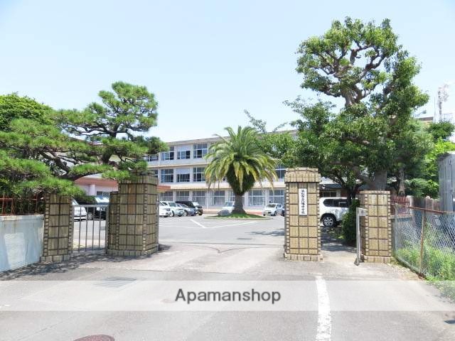 中学校　八幡中学校（中学校）まで393m