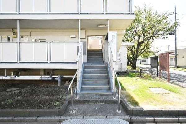 【さいたま市見沼区大字大谷のマンションのエントランス】