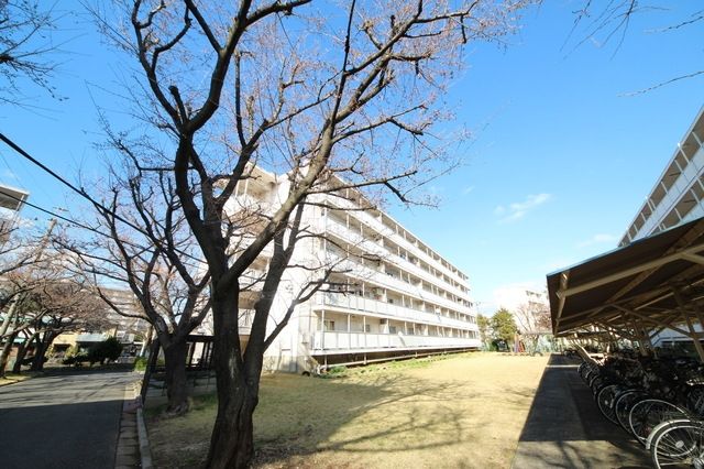 さいたま市見沼区大字大谷のマンションの建物外観