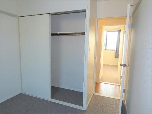 収納　居間に大きい収納スペースがあります