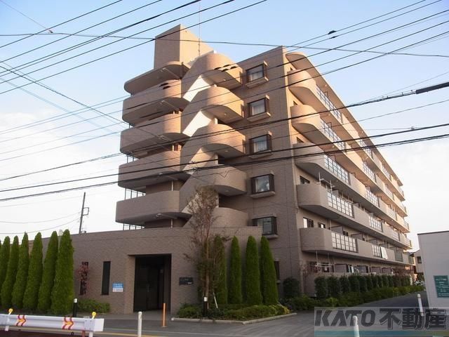 座間市相武台のマンションの建物外観