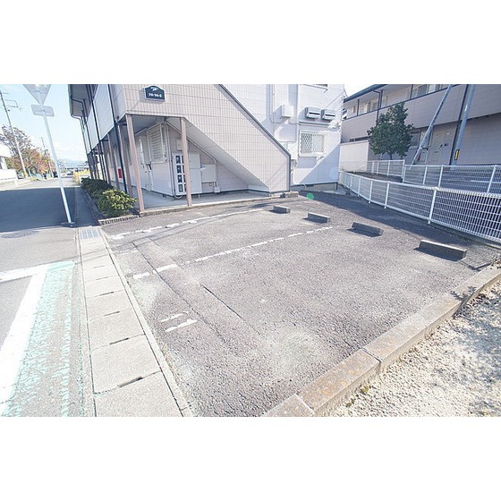 駐車場　１台込み無料です。
