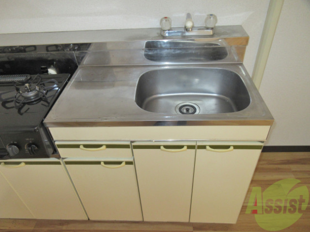 洗面設備　ガスコンロ付きなので、新しく買う必要がないですね。